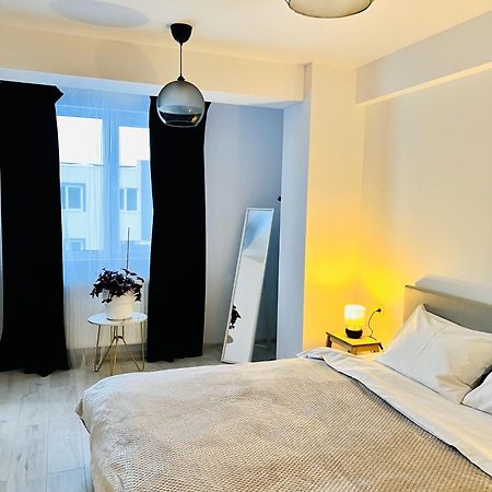 Апартаменты Airport Gardens Loft Отопени Экстерьер фото