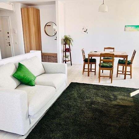 Апартаменты Airport Gardens Loft Отопени Экстерьер фото