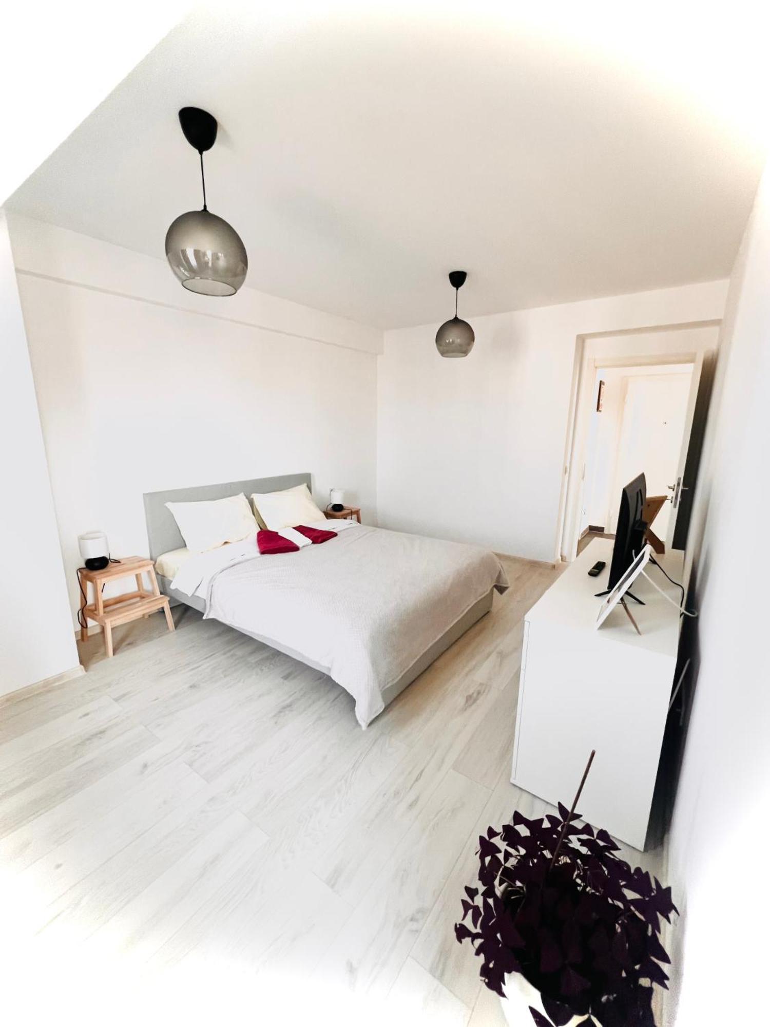 Апартаменты Airport Gardens Loft Отопени Экстерьер фото